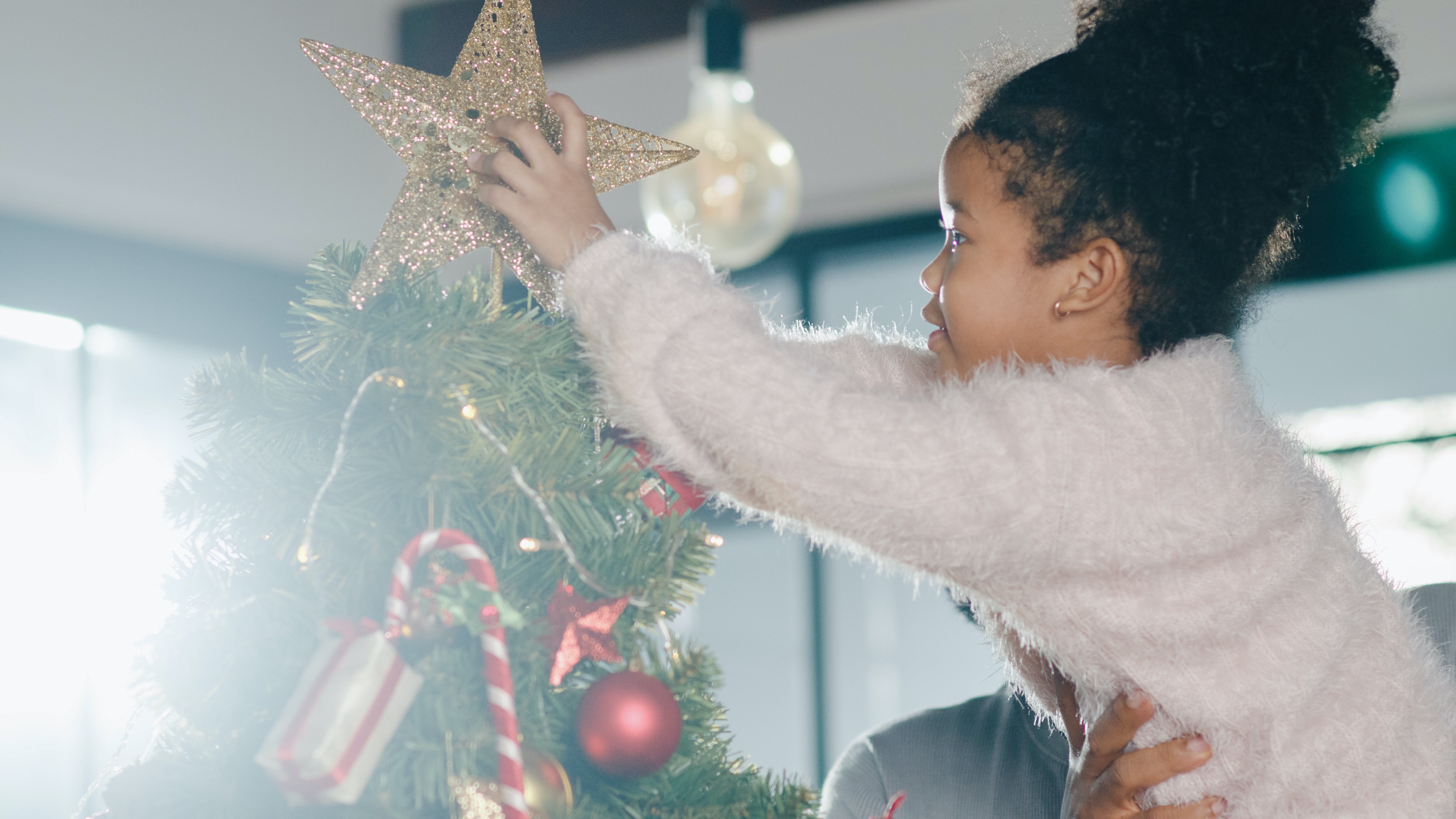 Holiday Joy: Child Psychologist's Tips for Parent-child Bonding