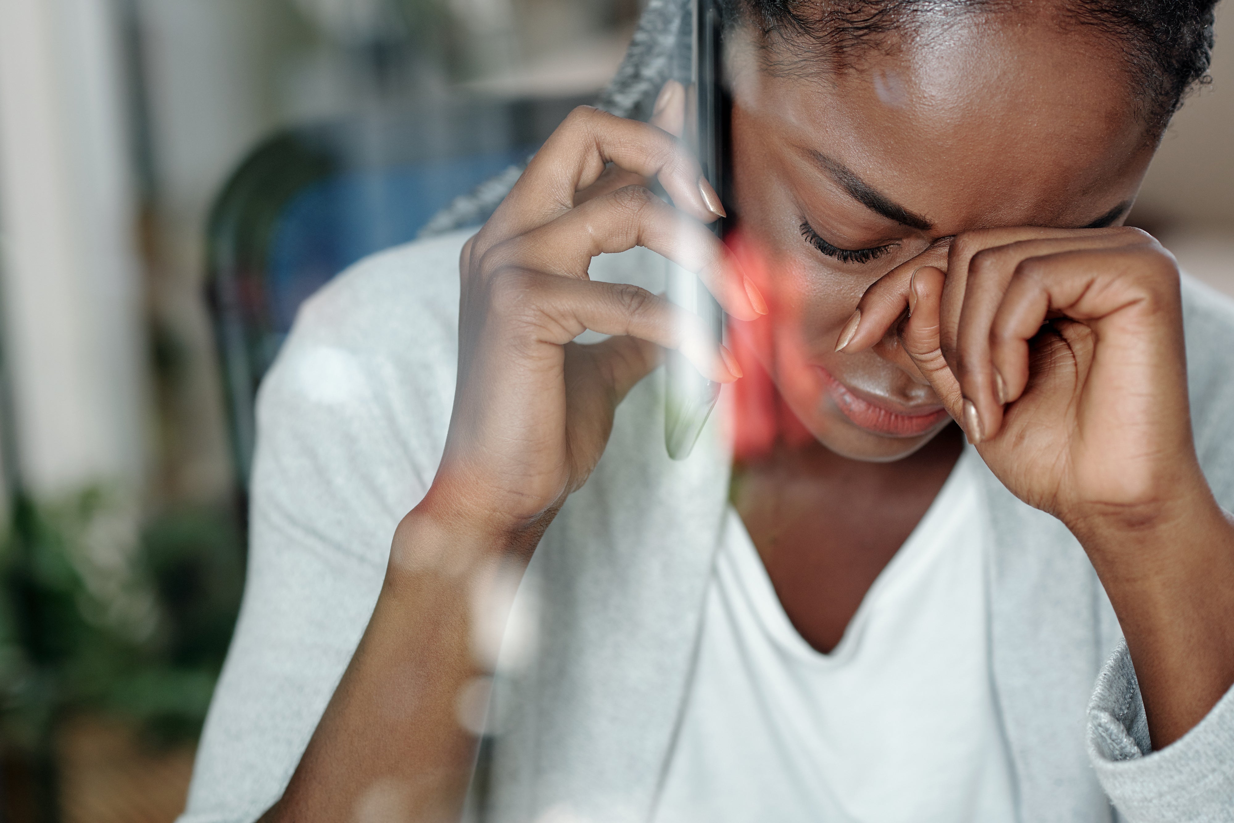 A Trauma Therapist Shares How to Cope with Grief and Loss During the Holidays